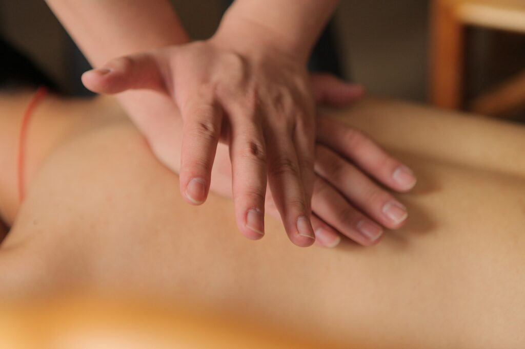full body massage in chichester with bodhi tree massage - hands on back applying pressure